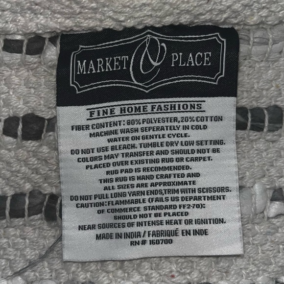 Gray and white Rug - Picture 4 of 9